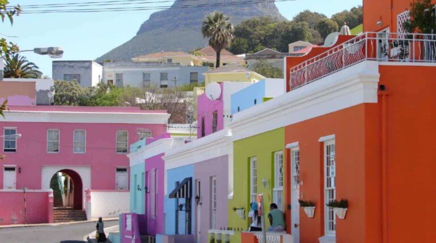 Farbenfrohe Häuser des Stadtviertels Bo-Kaap in Kapstadt
