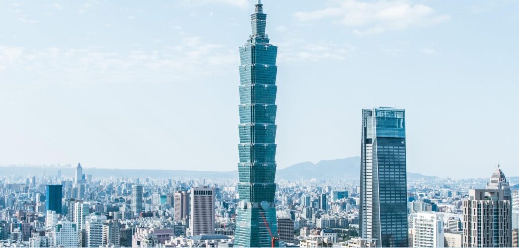 CultureTalks | Interview – Ein nomadisches Leben führen 29 Skyline von Taipeh mit dem Taipei-101-Turm
