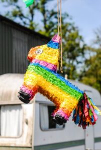hello i m nik 691869 unsplash 1004x1500 1